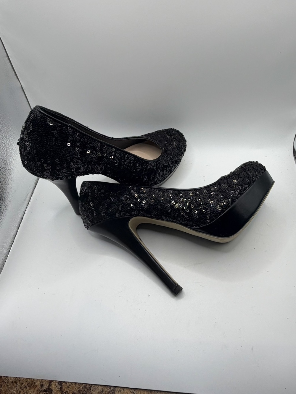 NWOT Olsenboye Black Sequin Oparys Platform High Heel Pumps